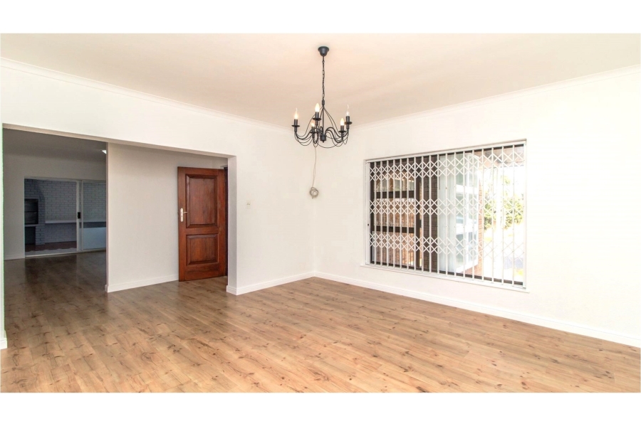 7 Bedroom Property for Sale in Loevenstein Western Cape